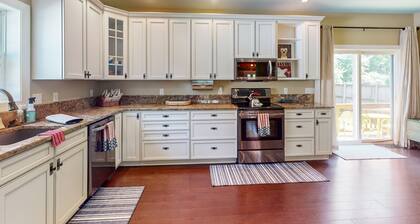 Splendid dog friendly home within walking distance to beach & play area