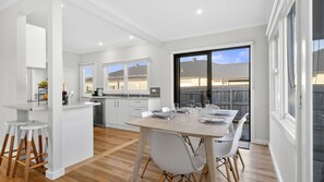 Dining - Days by the Bay for relaxed and easy living (Apollo Bay)
