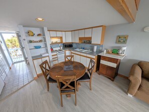 Dining - Park Place -Parkside Dream -Downtown w/ Gulf View! (Cedar Key)
