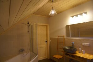 Apartment, 2 Bedrooms, Pets allowed, Mountain View | Bathroom - Wooden Chalet Loui - Apartment (Leogang)
