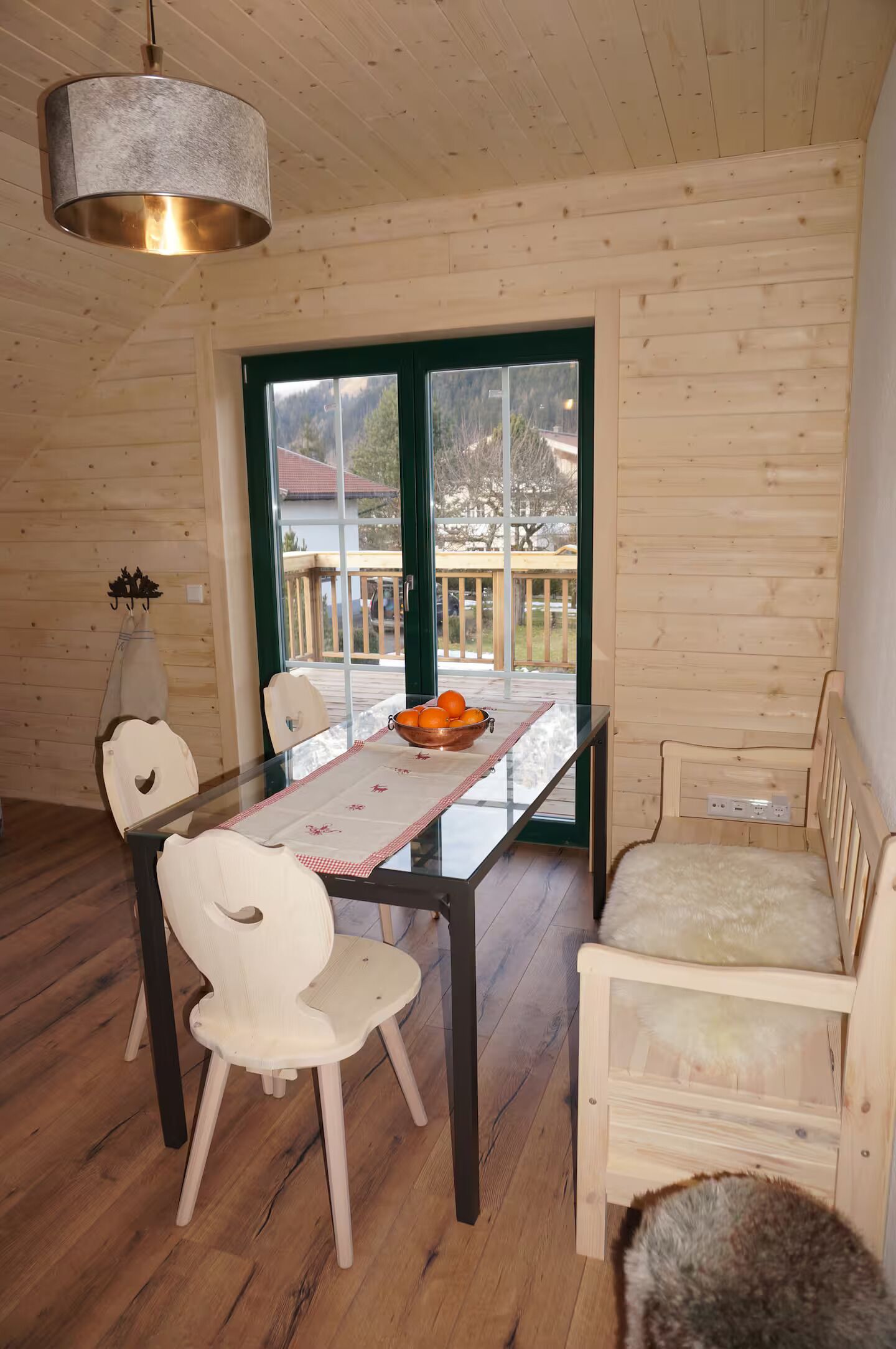 Apartment, 2 Bedrooms, Pets Allowed, Mountain View | In-room dining