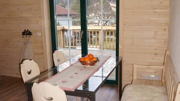 Apartment, 2 Bedrooms, Pets Allowed, Mountain View | In-room dining