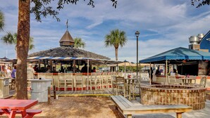 Bar (on property) - 4 Beachside Home - Pet Friendly - Coastal Comfort Meets Stylish Island Living (Hilton Head Island)