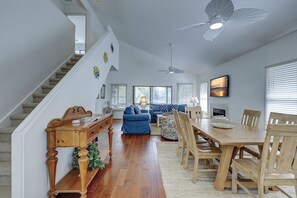 Dining - 4 Beachside Home - Pet Friendly - Coastal Comfort Meets Stylish Island Living (Hilton Head Island)