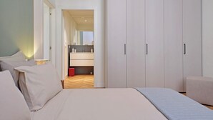 Desk, laptop workspace, WiFi (free), bed sheets