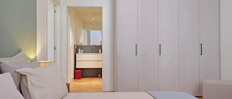 Desk, laptop workspace, free WiFi, bed sheets
