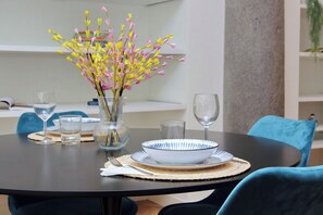 Apartamento, 1 habitación, no fumadores, cocina | Zona de estar | Televisión LED de 42 pulgadas con canales digitales