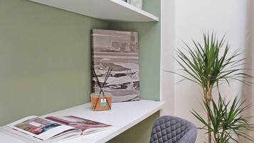 Apartment, 2 Bedrooms, Non Smoking, Kitchen | Desk, laptop workspace, free WiFi