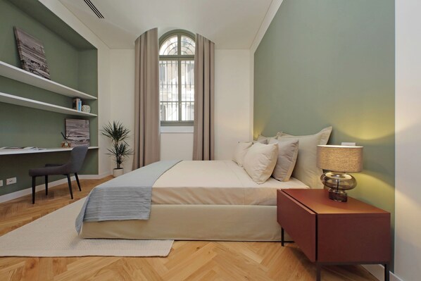 Desk, laptop workspace, free WiFi, bed sheets
