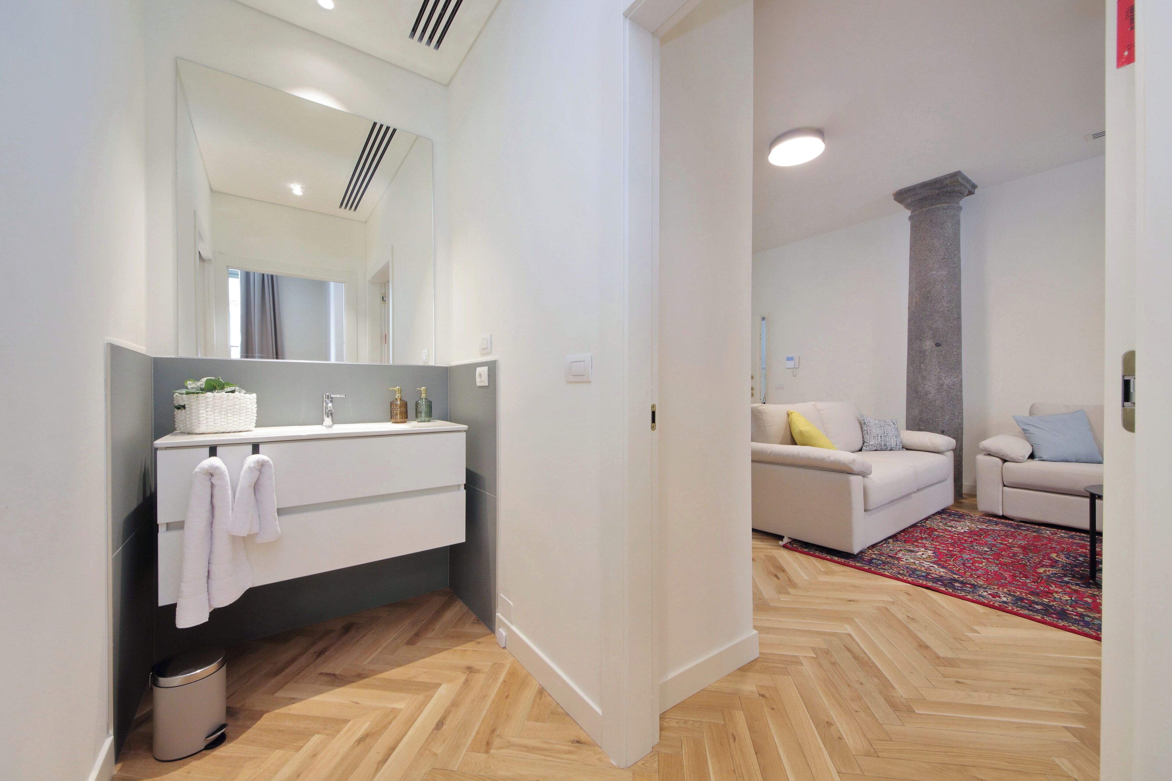 Apartment, 1 Bedroom, Non Smoking, Kitchen | Bathroom | Shower, towels, soap, shampoo