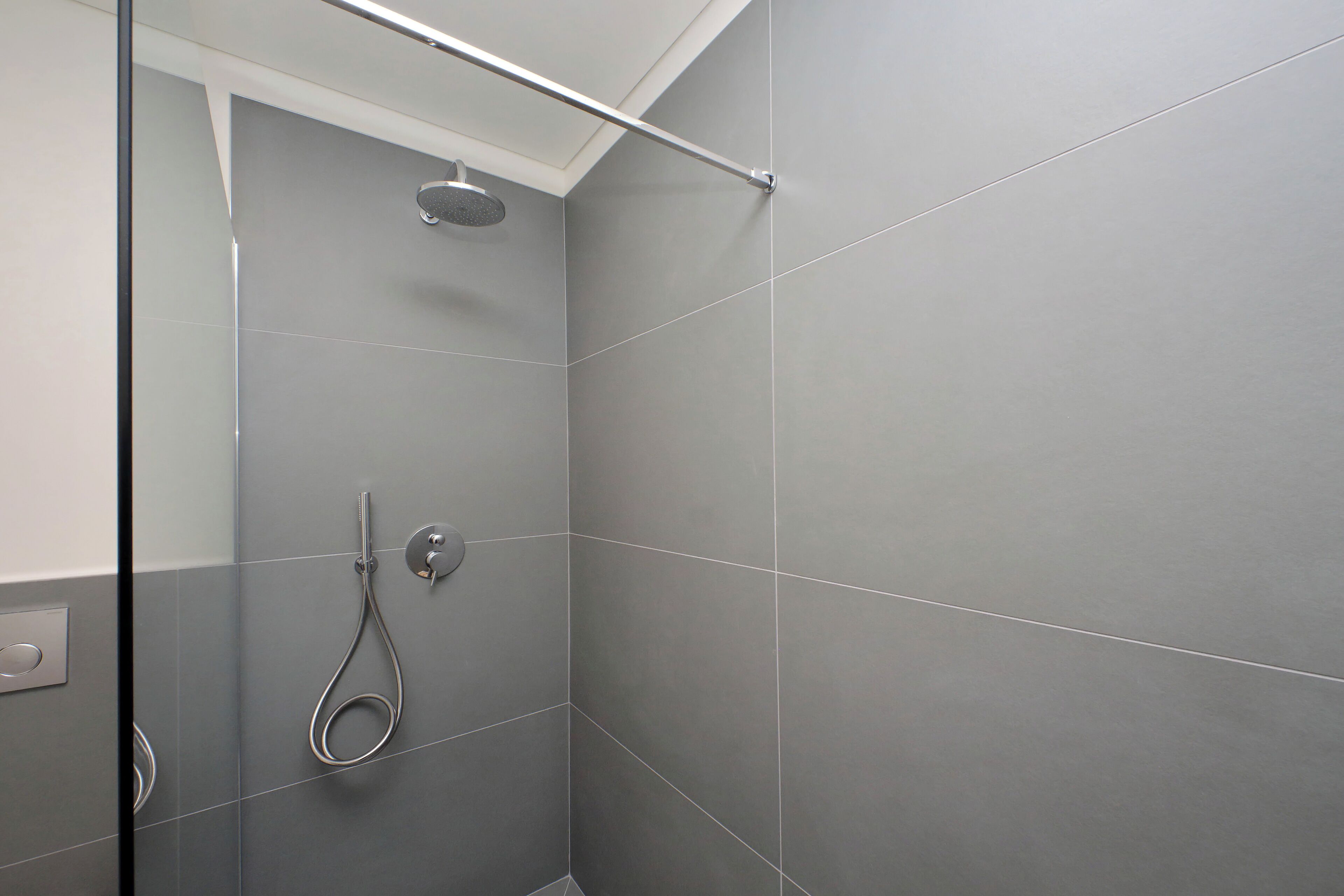 Doccia, asciugamani, sapone, shampoo