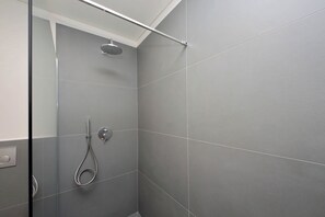 Dusche, Handtücher, Seife, Shampoo