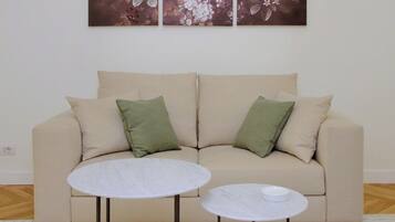 Apartment, 2 Bedrooms, Non Smoking, Kitchen | Living area