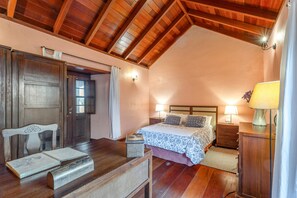 2 habitaciones, tabla de planchar con plancha, wifi y ropa de cama 