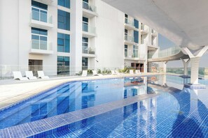 Pool - Free housekeeping visits during your stay - StayShort - Fresh & Modern New Studio in Arjan that Sleeps 3 (Arjan)