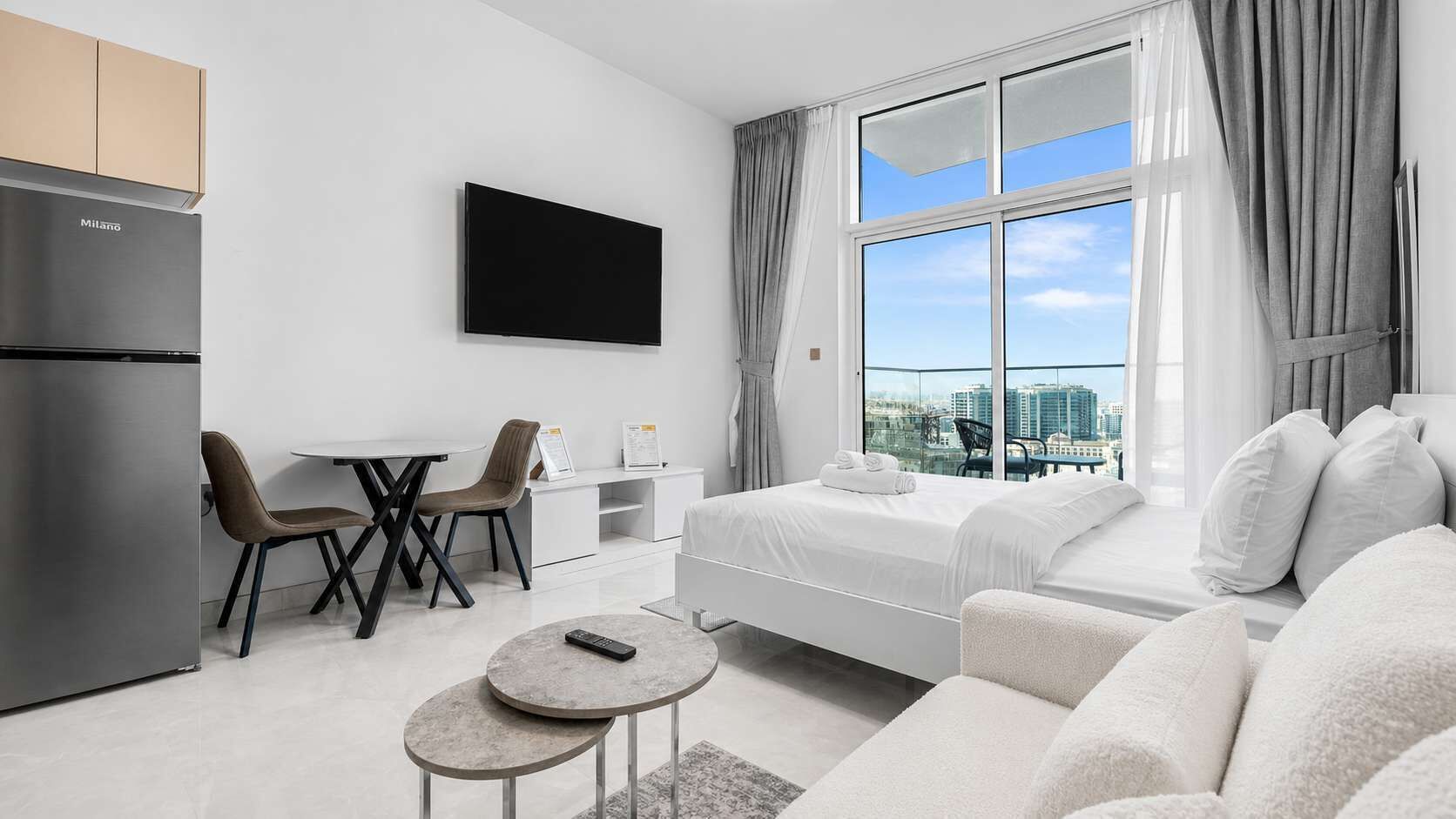 Iron/ironing board, WiFi, bed sheets