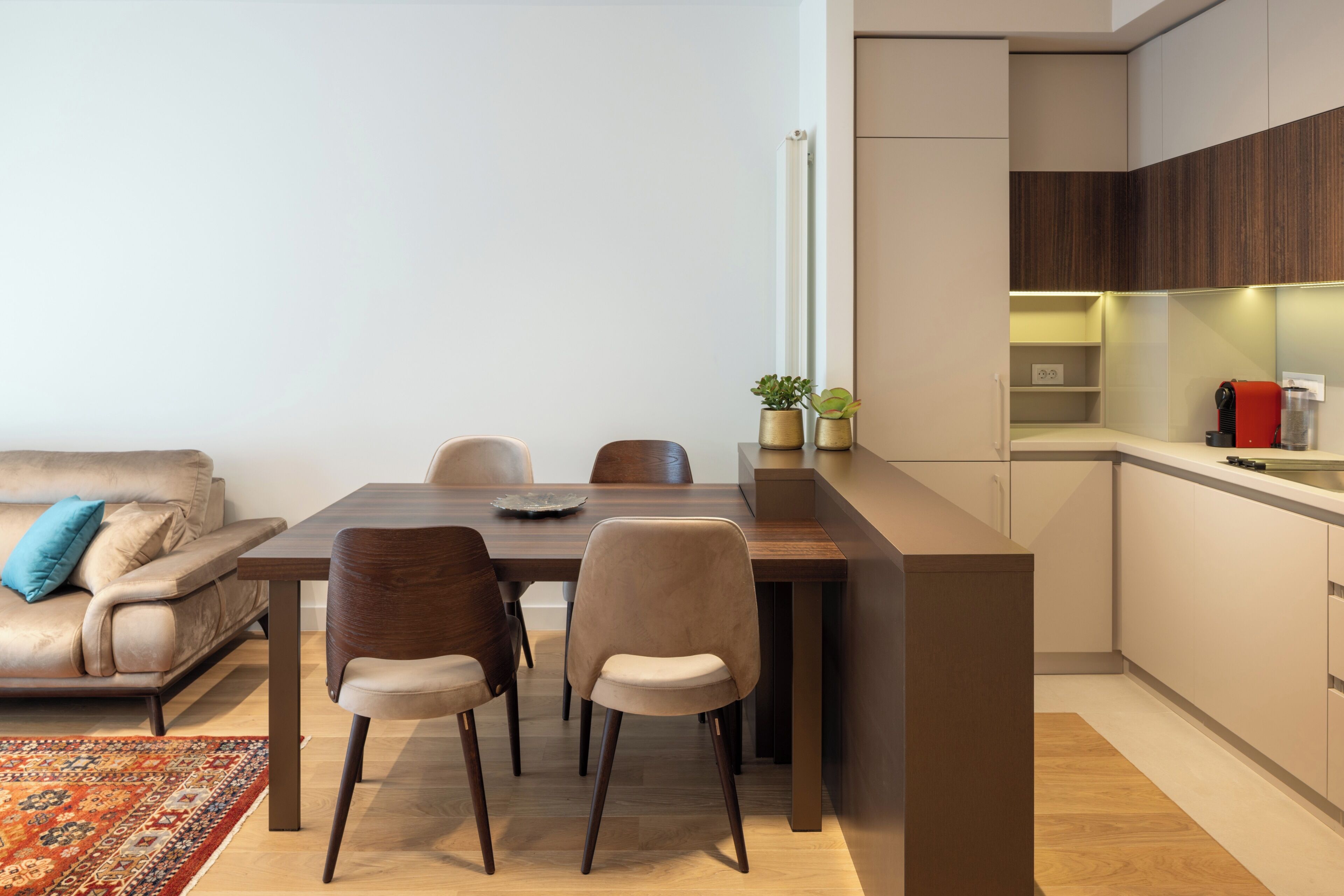 Luxury Apartment, City View | In-room dining