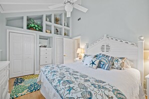 5 bedrooms, free WiFi, bed sheets - Bacon Bits-Pet Friendly House in Atlantic Beach, NC (Atlantic Beach)