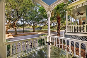 Terrace/patio - Park View | Large Historic Manor on Forsyth Park by Lucky Savannah (Savannah)