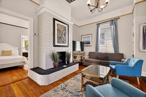 Smart TV - Park View | Large Historic Manor on Forsyth Park by Lucky Savannah (Savannah)