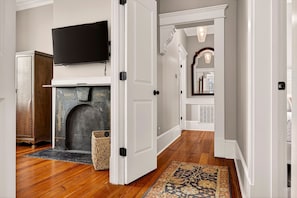 Interior - Renovated 3BR Historic Apartment Overlooking Forsyth Park by Lucky Savannah (Savannah)
