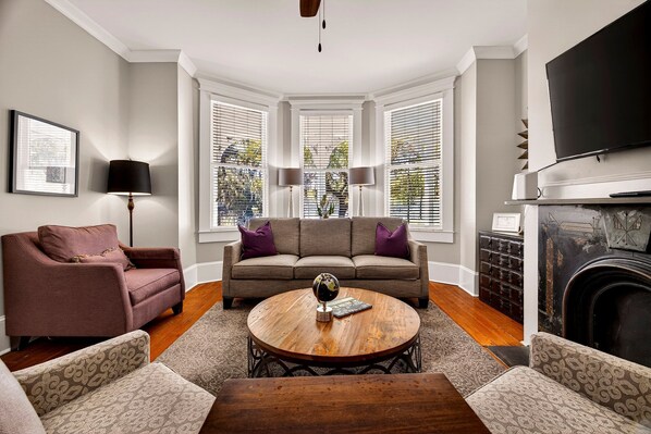 Smart TV - Renovated 3BR Historic Apartment Overlooking Forsyth Park by Lucky Savannah (Savannah)