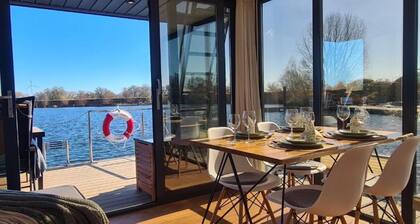 Exklusives Hausboot in Weyhe mit Sauna – Urlaub der besonderen Art