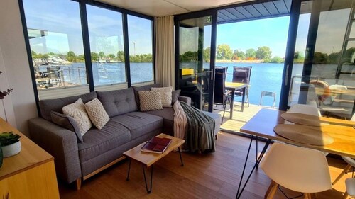 Exclusive houseboat in Weyhe with sauna - a special kind of vacation