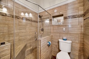 Shower, hair dryer, towels - Bright 2BR Historic Apartment Overlooking Forsyth Park by Lucky Savannah (Savannah)