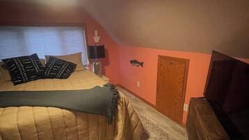 4 bedrooms, iron/ironing board, free WiFi, bed sheets