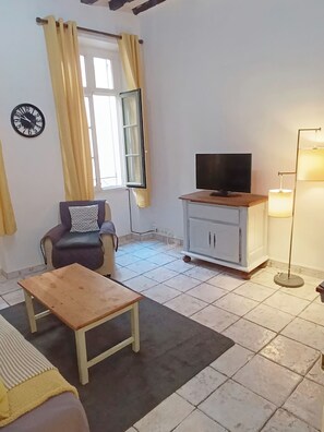Living area - Spacious, bright apartment (Perpignan)
