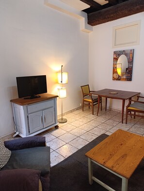 Living area - Spacious, bright apartment (Perpignan)