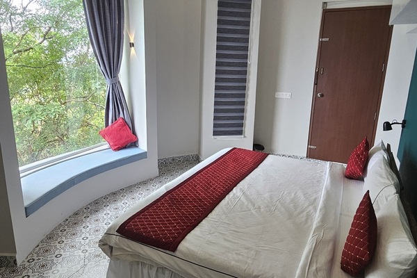 Family Triple Room, Valley View | Laptop workspace