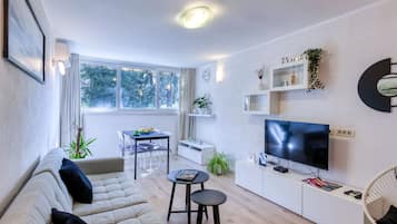 Apartment (OneBedroom Apartment with parking) | Living room | 32-inch flat-screen TV with satellite channels