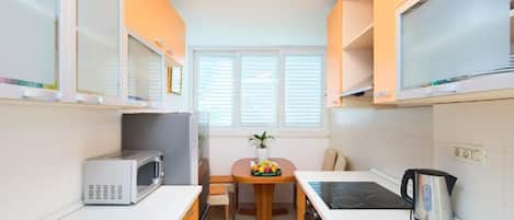 Appartement (OneBedroom Apartment with parking) | Cuisine privée | Réfrigérateur