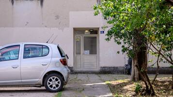 Apartment (OneBedroom Apartment with parking) | Exterior