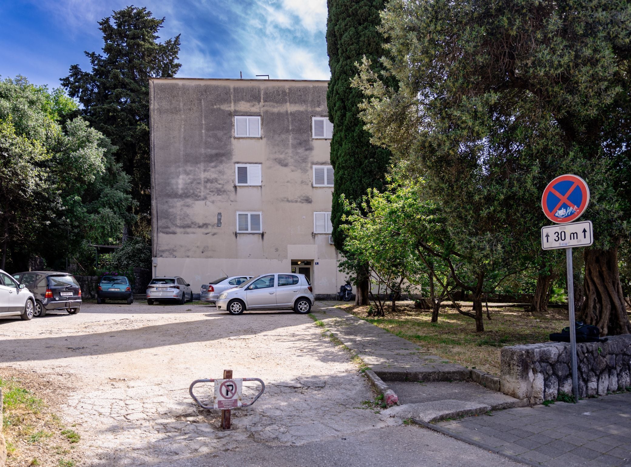 Apartment (OneBedroom Apartment with parking) | Exterior