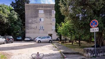 Apartment (OneBedroom Apartment with parking) | Exterior