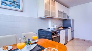 Departamento (OneBedroom Apartment with parking) | Comedor