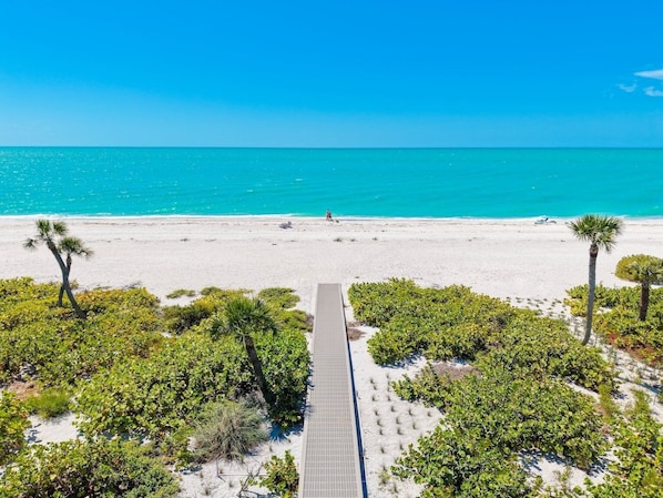 On the beach - White Sands #15 A stunning Beach Front 2 bedroom, 2 bathroom condo. (Sanibel)
