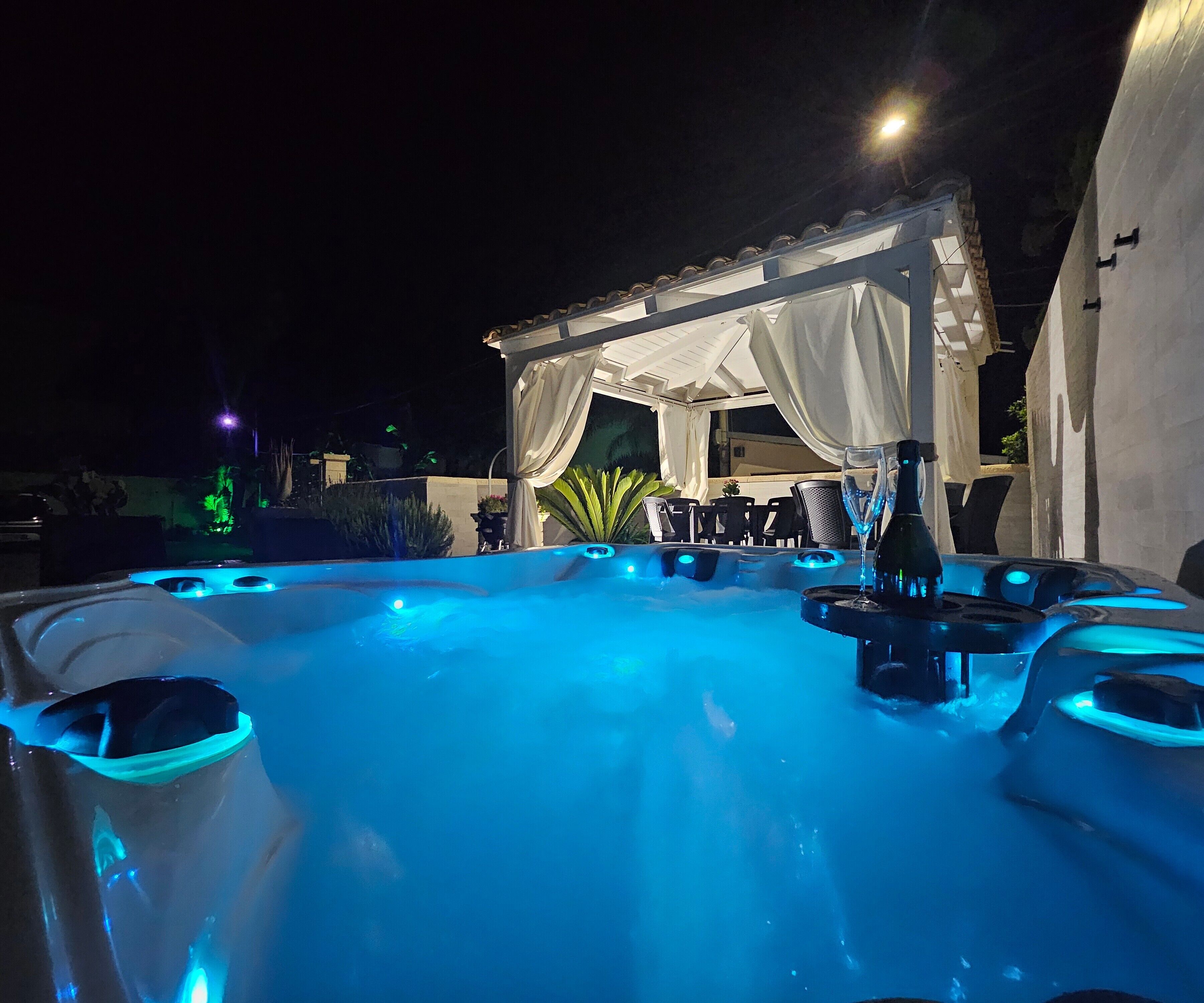 Bain à remous extérieur