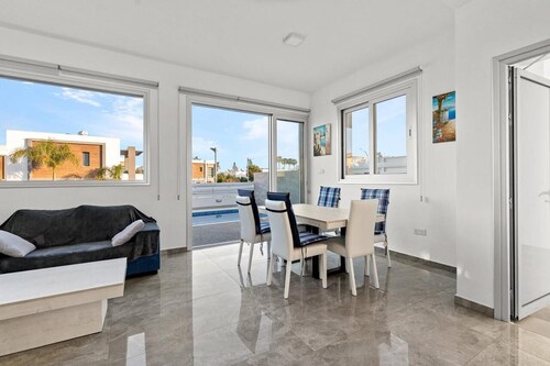 Golden Marine Seaside Villa 100m from Kalamies Beach in Pernera, Protaras