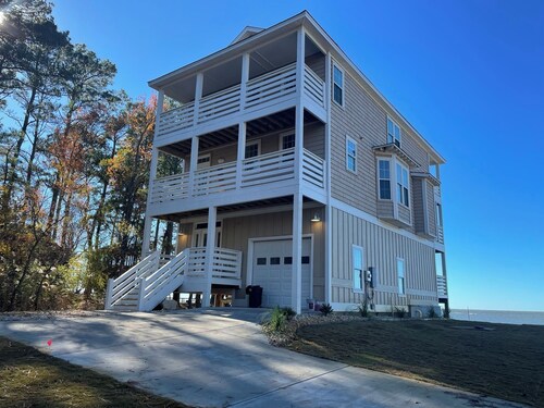 Waterfront Seclusion Stunning Sunsets and Golf!