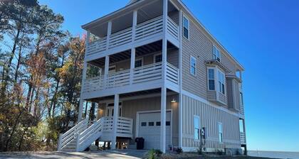 Waterfront Seclusion Stunning Sunsets and Golf!