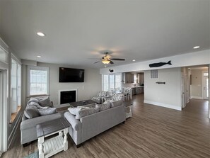 Living area - Waterfront Seclusion Stunning Sunsets and Golf! (Jarvisburg)