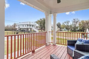 Unclassified image, 4 of 20, button - The Wave: Walk-to-Beach Retreat (Long Beach)