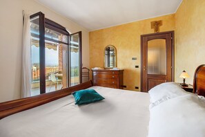 1 slaapkamer, een strijkplank/strijkijzer, wifi, beddengoed