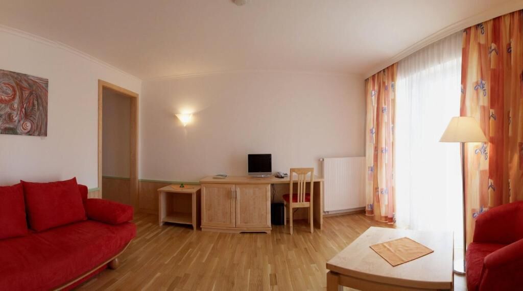 Junior Double Room, Balcony, Mountain View | Living area