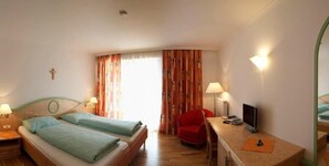 Comfort Double Room, Balcony, Mountain View - Hotel zum Kirchenwirt Mariazell (Mariazell)