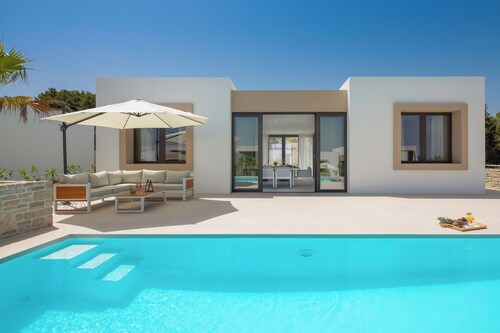 The Palms Resort 2BR Villa Dream Four with Pool